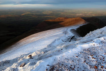 Winter auf Pen y Fan, Brecon Beacons, Wales, Vereinigtes Königreich, Europa - RHPLF14944