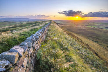 Winshield Crags, Hadrian's Wall, UNESCO-Weltkulturerbe, Melkridge, Haltwhistle, Northumberland, England, Vereinigtes Königreich, Europa - RHPLF14972