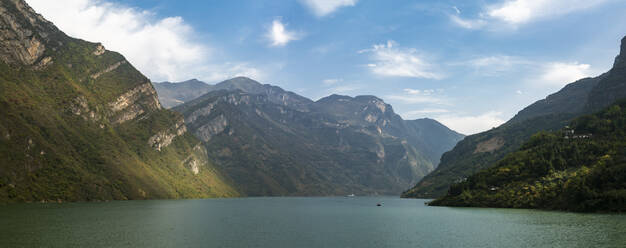 Blick auf die Drei Schluchten am Jangtse-Fluss, Volksrepublik China, Asien - RHPLF14977