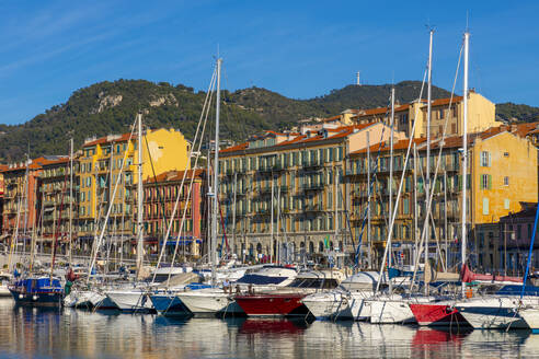 Segelboote in Port Lympia, Nizza, Alpes-Maritimes, Côte d'Azur, Französische Riviera, Provence, Frankreich, Mittelmeer, Europa - RHPLF14987