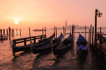 Venetian sunrise, winter fog, gondolas, San Giorgio Maggiore and Lido, Venice, UNESCO World Heritage Site, Veneto, Italy, Europe - RHPLF15001