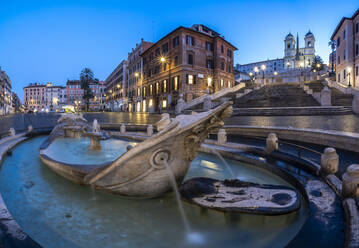 Panoramablick auf Piazza di Spagna (Spanische Treppe), Barcaccia-Brunnen und Trinita dei Monti, Rom, Latium, Italien, Europa - RHPLF15037