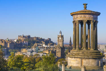 Skyline des Stadtzentrums, Dugald Stewart Monument, Edinburgh, Schottland, Vereinigtes Königreich, Europa - RHPLF15054