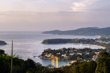 Sonnenuntergang über dem Kata-Strand, Phuket, Thailand, Südostasien, Asien - RHPLF15085