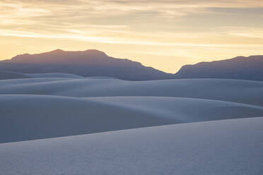 Abstrakte Landschaft des White Sands National Park, New Mexico, Vereinigte Staaten von Amerika, Nordamerika - RHPLF15098