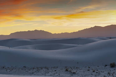 White Sands National Park bei Sonnenuntergang, New Mexico, Vereinigte Staaten von Amerika, Nordamerika - RHPLF15100