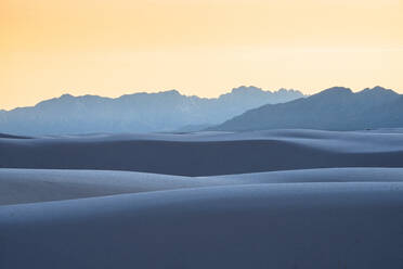 White Sands National Park bei Sonnenuntergang, New Mexico, Vereinigte Staaten von Amerika, Nordamerika - RHPLF15102