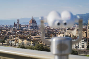 Italy, Tuscany, Florence, Coin-operated binoculars pointed towards Florence Cathedral - FMOF00975