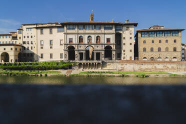 Italy, Tuscany, Florence, River canal in front of Uffizi Gallery - FMOF00976