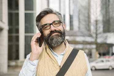 Portrait of man on the phone in the city, Frankfurt, Germany - AHSF02503