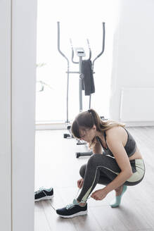 Woman preparing for a workout at home - AHSF02516