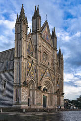 Italien, Umbrien, Orvieto, Fassade des Doms von Orvieto - LOMF01063