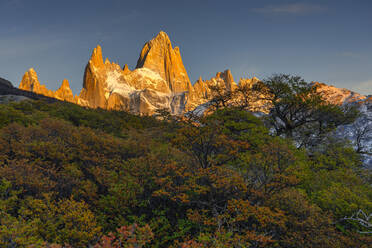 Der Berg Fitz Roy im Herbst, El Chalten, Patagonien, Argentinien - LOMF01099