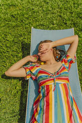 Woman relaxing on sun lounger - ERRF03701