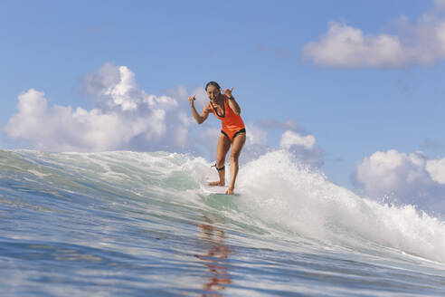 Female surfer with shaka sign - KNTF04601