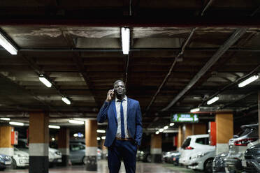 Young businessman on the phone in a garage - EGAF00066