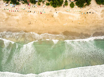 Luftaufnahme des Strandes von Kuta auf Bali, Indonesien - AAEF08372