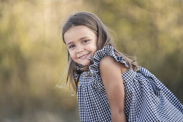 Portrait of smiling ittle girl in nature - SNF00200