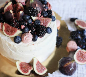 Torte mit Brombeeren, Heidelbeeren und Feigen - VBF00047