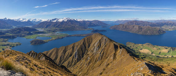 Neuseeland, Otago, Panoramablick auf den Wanaka-See und die umliegenden Berge - RUEF02884