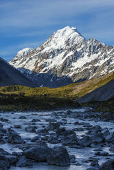 Neuseeland, Canterbury, Hooker River und Mount Cook in der Abenddämmerung - RUEF02893