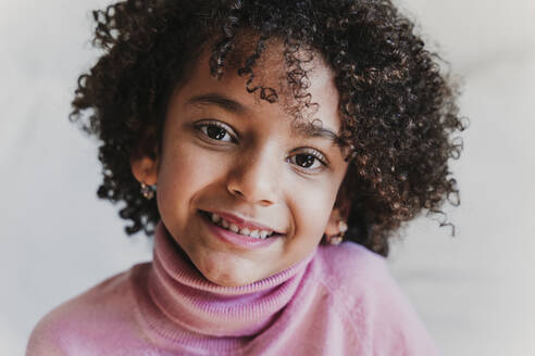 Portrait of smiling little girl wearing pink turtleneck pullover - EBBF00015