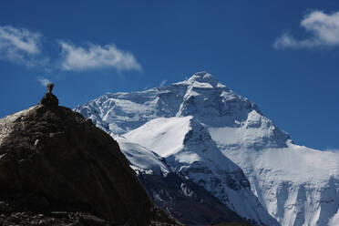 Die Nordwand des Mount Everest vom Kloster Rongbuk aus gesehen - CAVF81023