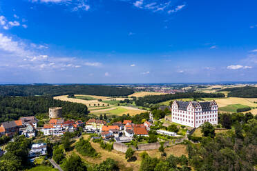 Deutschland, Hessen, Fischbachtal, Luftaufnahme von Schloss und Stadt Lichtenberg - AMF08108