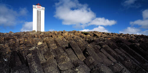 Der Leuchtturm von Kalfhamarsvik in Nordisland - CAVF81491