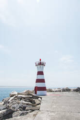 Leuchtturm an der Küste, Peniche, Portugal - FVSF00276