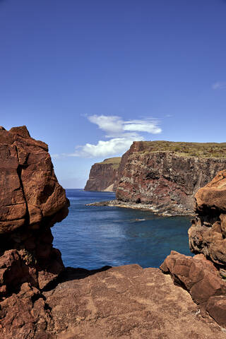 Küstenüberblick von einer Wanderung in Lanai, Hawaii, lizenzfreies Stockfoto