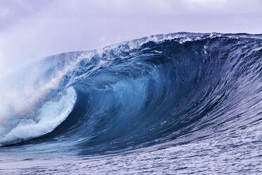 Perfekte Welle in Papeete Tahiti - CAVF81547