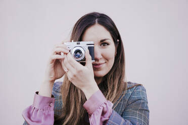 Portrait of smiling woman with vintage camera - EBBF00130