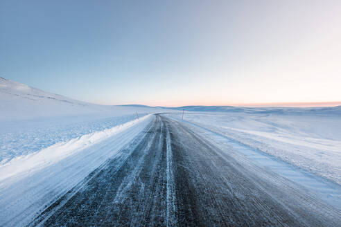 Landstraße im Winter, Berlevag, Norwegen - WVF01612