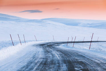 Landstraße im Winter, Berlevag, Norwegen - WVF01615