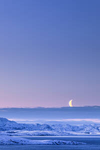 Morgenstimmung mit Mond im Winter, Lebesby, Lakse Fjord, Norwegen - WVF01622