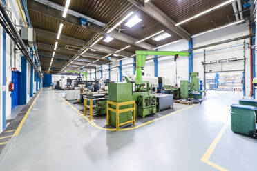 Machinery in factory shop floor - DIGF11376
