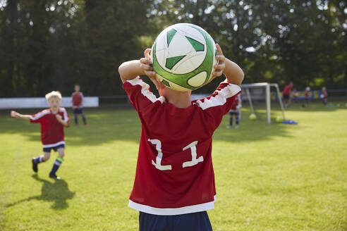 Soccer boy throwing ball on field - AUF00510