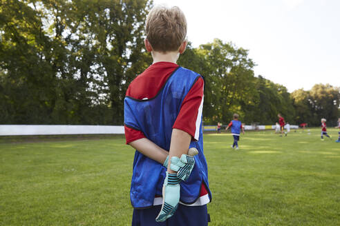 Soccer boy in uniform standing on field - AUF00511