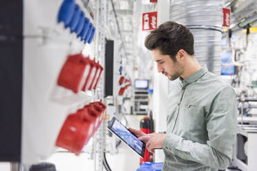 Man using tablet in a factory - DIGF11540