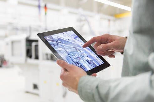 Close-up of man using tablet in a factory - DIGF11541