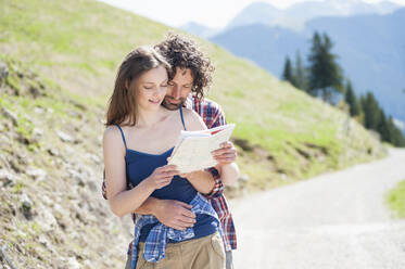 Hiking couple looking at map, Wallberg, Bavaria, Germany - DIGF11666