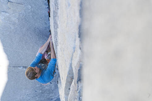 Kletterer im Vorstieg beim Klettern von Changing Corners on the Nose, Yosemite, Capitan - CAVF82189