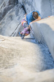 Athlete rock climbing the crux pitch of the Nose on el Capitan stock photo