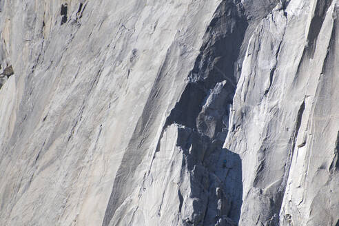 Kletterer auf dem El Cap Tower klettern an der großen Granitwand des El Capitan - CAVF82234