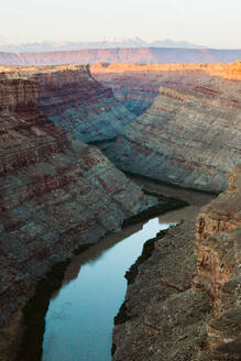 Sonnenuntergang über dem Canyon am Zusammenfluss von Green und Colorado Rivers - CAVF82513