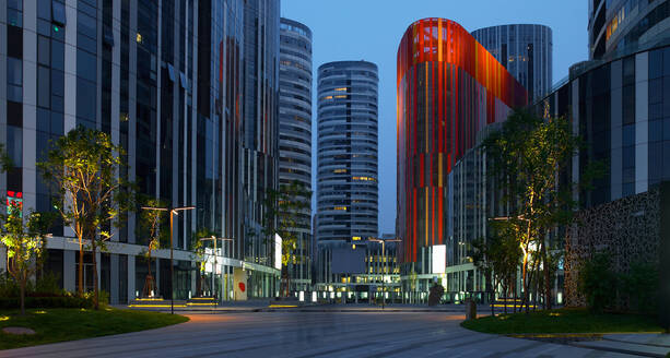 Das Geschäftsviertel Sanlitun im Bezirk Chaoyang in Peking - CAVF82777