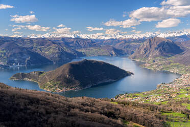 Montisola, Blick auf den Iseo-See von Colmi in Sulzano, Provinz Brescia - CAVF82809