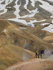 Couple hiking in the Icelandic highlands - CAVF82990