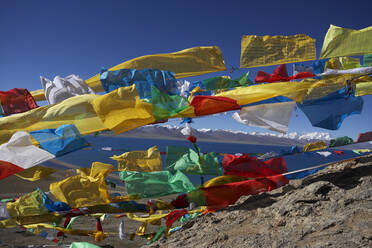 Tibetische Gebetsfahnen im Wind - CAVF83209